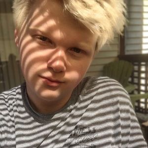 Meet your Posher, Brandon 🌸🍓💫